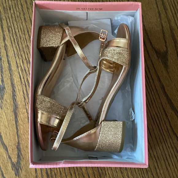 BEAUTIFUL MIA KIDS AUBRIE ROSE GOLD SIZE 2 SHOES . - Picture 7 of 9